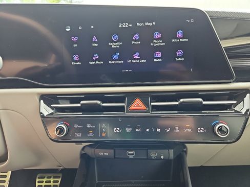 Used 2023 Kia Niro Wave w/ Wave Preserve Package FWD image 10