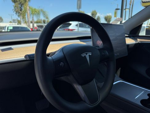 Used 2023 Tesla Model Y Long Range AWD/4WD image 21