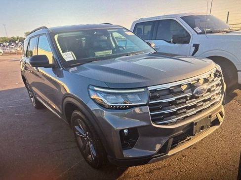 Used 2025 Ford Explorer Active w/ Active Comfort Package AWD/4WD image 5