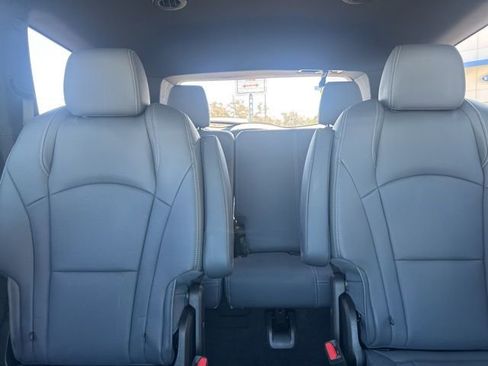 Used 2023 Buick Enclave Essence w/ Sport Touring Edition image 19