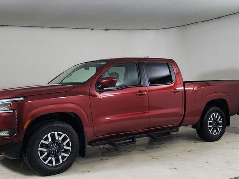 Used 2025 Nissan Frontier SL image 3