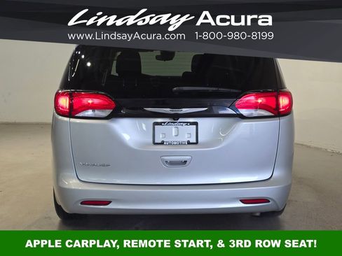 Used 2023 Chrysler Voyager LX image 5