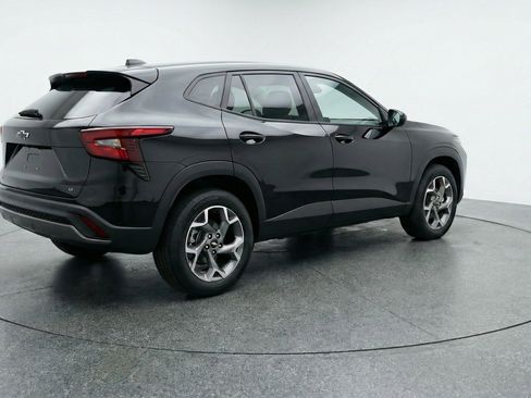 Used 2025 Chevrolet Trax LT FWD image 9