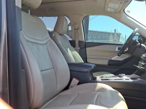 Used 2020 Ford Explorer Platinum w/ Premium Technology Package AWD/4WD image 2