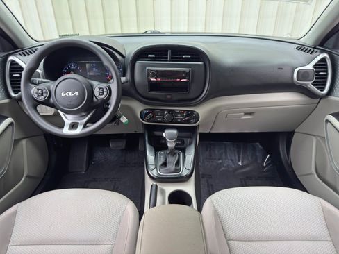 Used 2022 Kia Soul LX FWD image 11