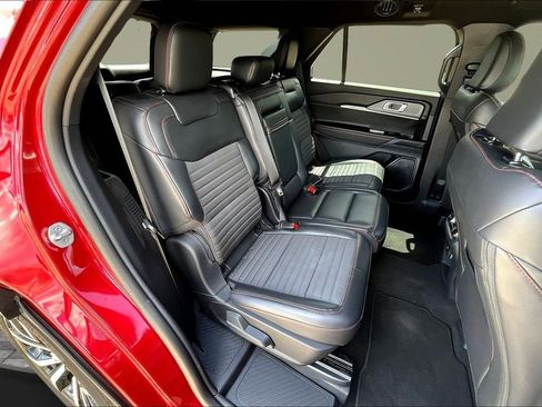 Used 2025 Ford Explorer ST-Line RWD image 26