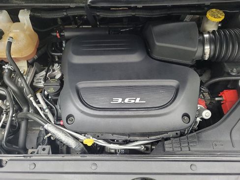 Used 2018 Chrysler Pacifica Touring-L FWD image 30