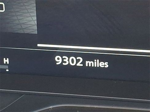 Used 2025 Nissan Pathfinder Platinum w/ Black Appearance Package image 13