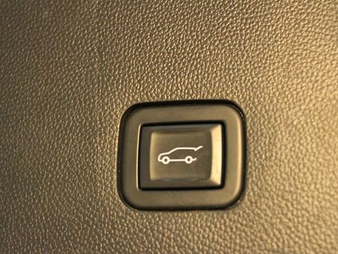 Used 2021 Chevrolet Traverse LT w/ LPO, Floor Liner Package AWD/4WD image 17