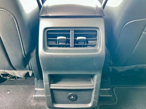 Used 2024 Ford Edge SEL image 34