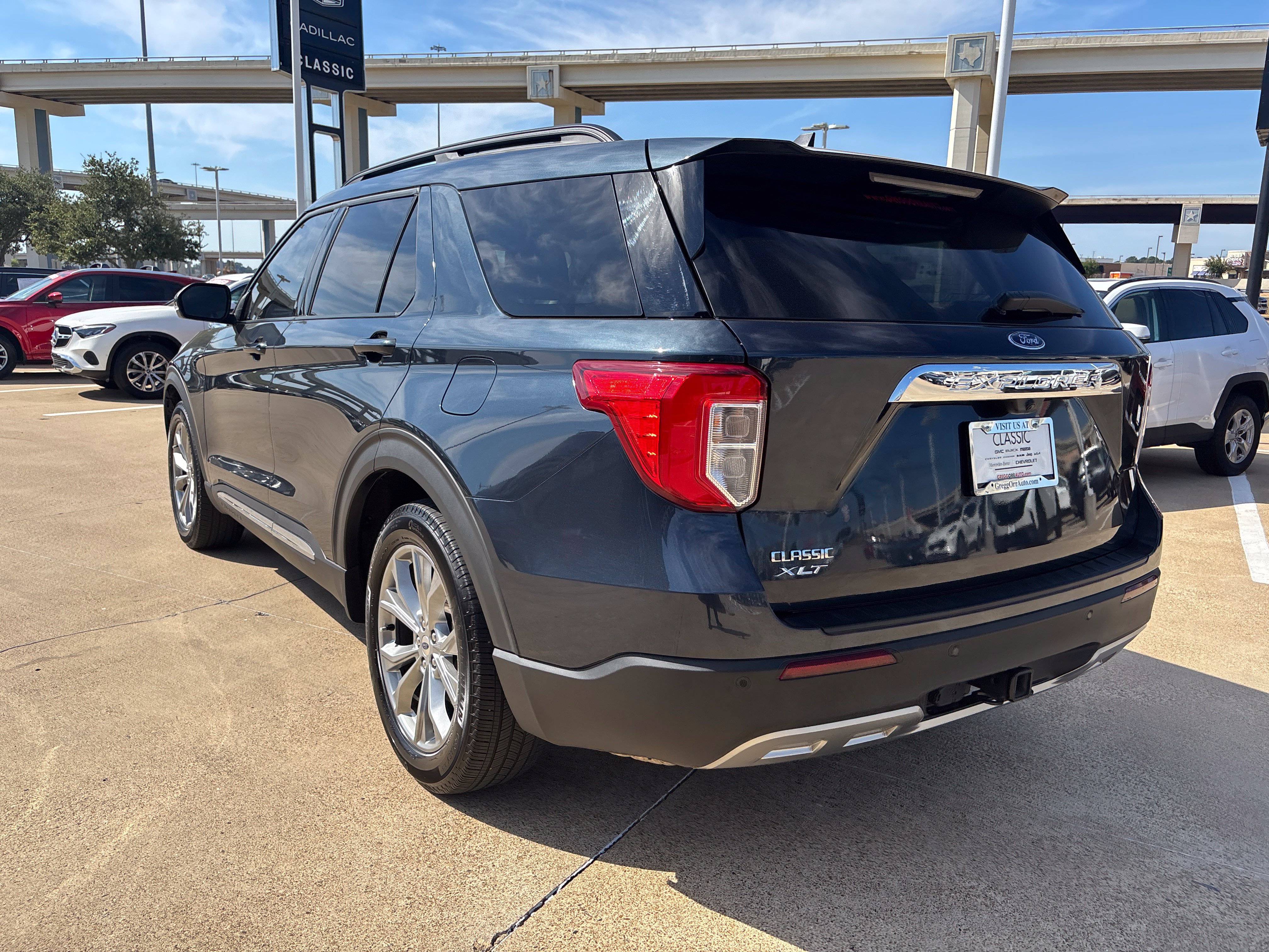 Used 2024 Ford Explorer XLT w/ Equipment Group 202A RWD image 7