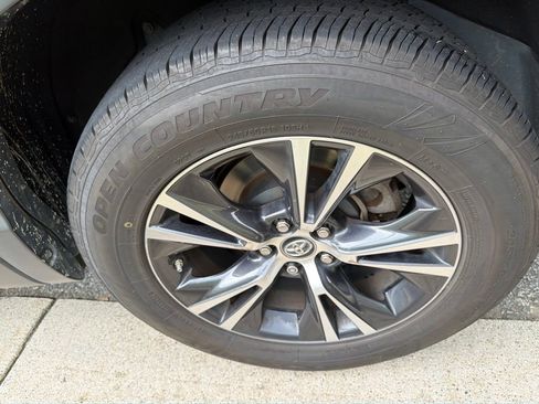 Used 2019 Toyota Highlander LE FWD image 11
