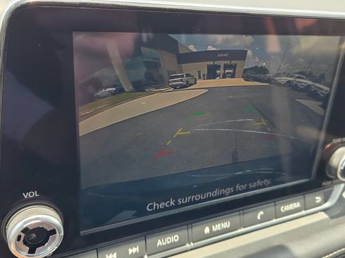 Used 2025 Nissan Rogue SV FWD image 20