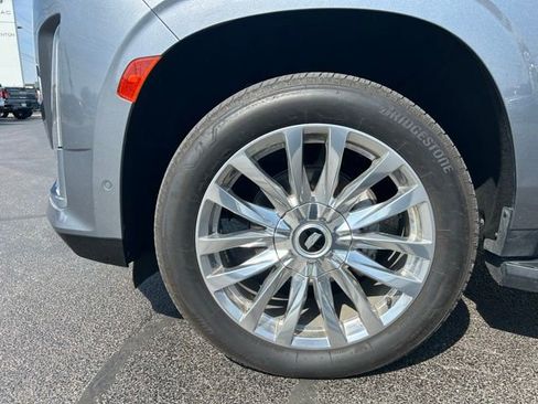 Used 2022 Cadillac Escalade Premium Luxury w/ Performance Package image 10