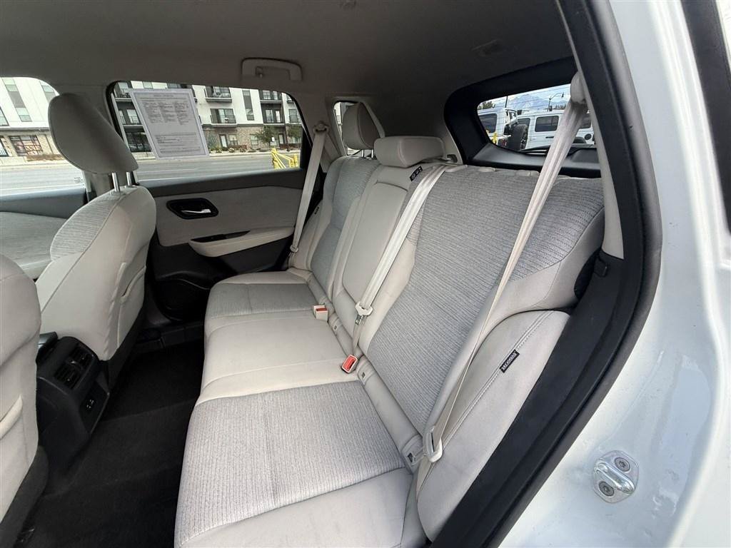 Used 2022 Nissan Rogue SV AWD/4WD image 19