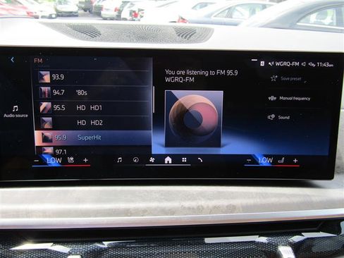 Used 2024 BMW X7 xDrive40i w/ Premium Package image 23