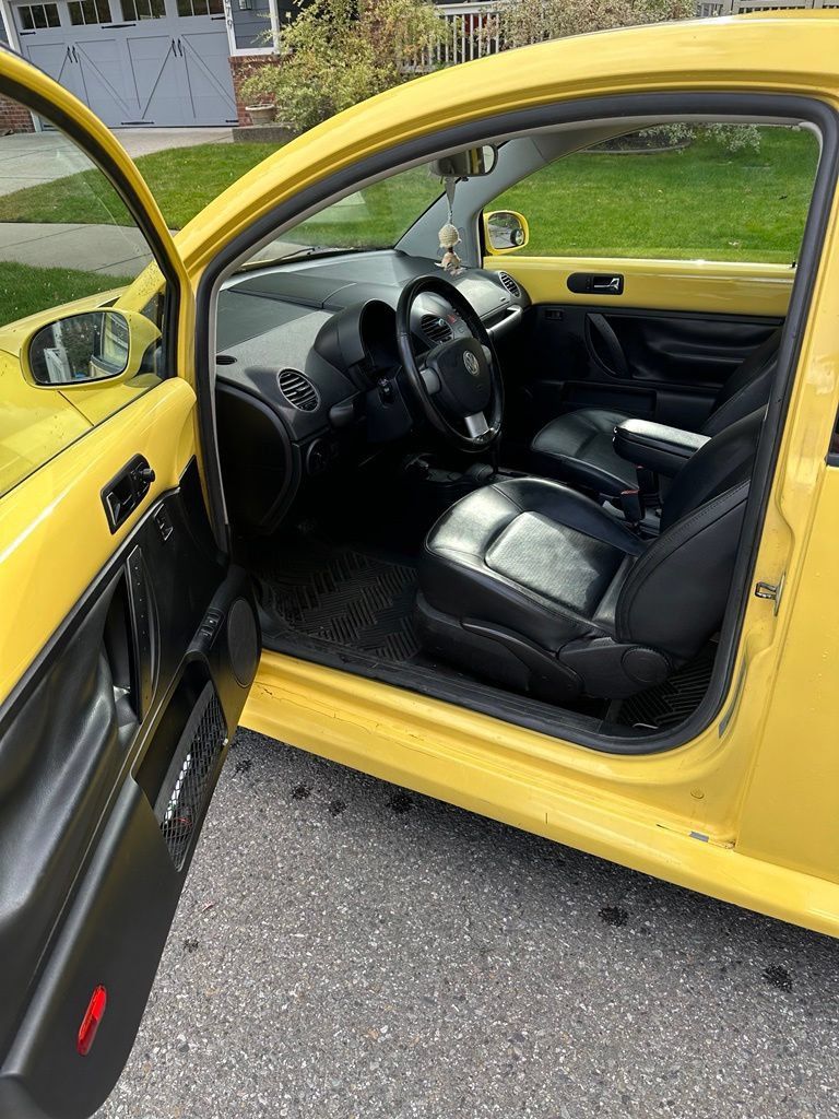 Used 2010 Volkswagen Beetle Coupe FWD image 7