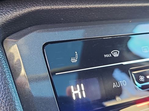 Certified 2022 Volkswagen Tiguan SE R-Line image 14