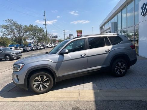 Used 2024 Volkswagen Atlas SE AWD/4WD image 9