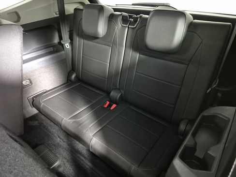 Used 2018 Volkswagen Tiguan SE image 24