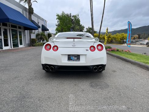 Used 2010 Nissan GT-R Premium image 6