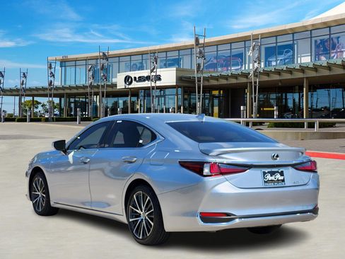 New 2025 Lexus ES 300h w/ Premium Package image 4