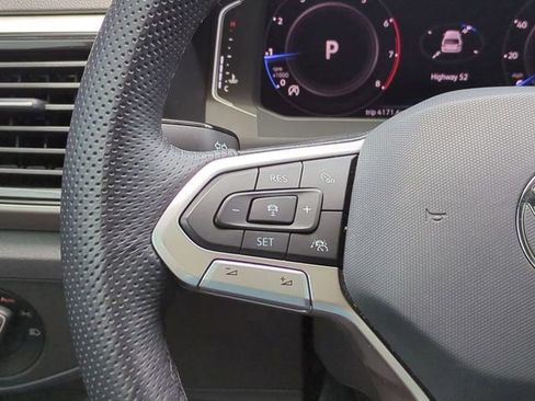 Used 2022 Volkswagen Atlas SEL Premium image 25