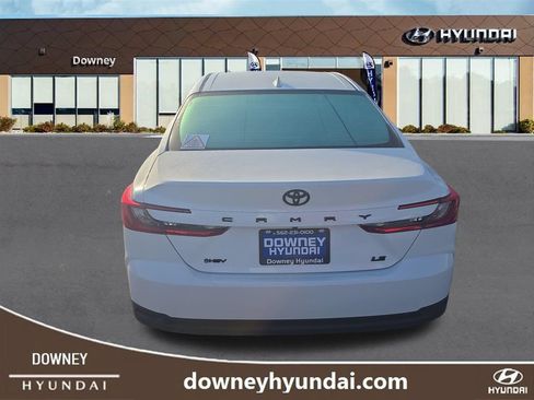 Used 2025 Toyota Camry Hybrid FWD image 4