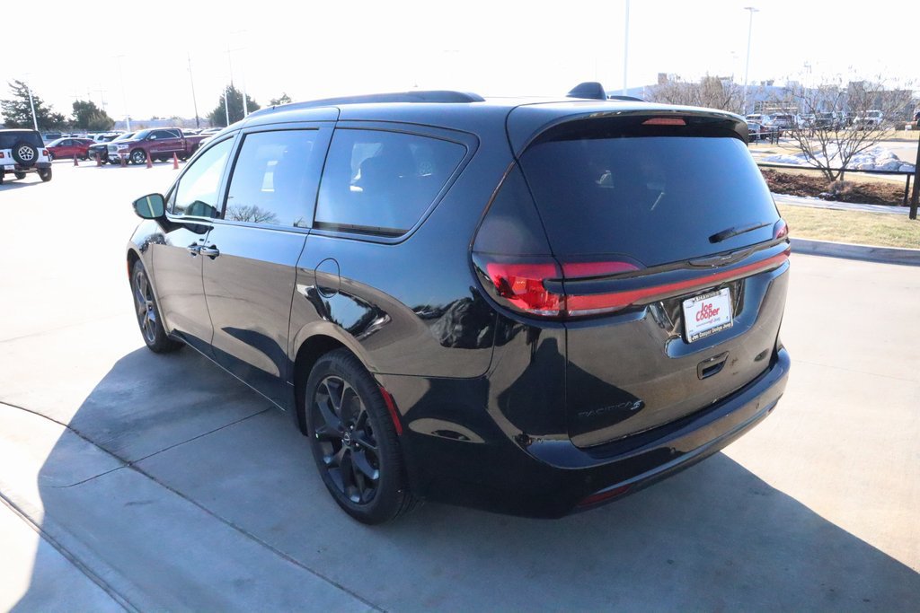 New 2026 Chrysler Pacifica Select w/ S Appearance Package FWD image 21
