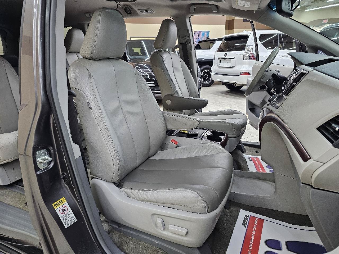 Used 2013 Toyota Sienna XLE FWD image 22
