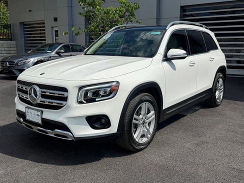 Used 2023 Mercedes-Benz GLB 250 4MATIC image 3