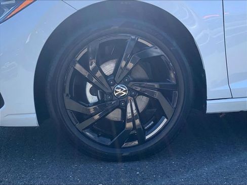 Used 2025 Volkswagen Jetta SE w/ Sunroof Package FWD image 9