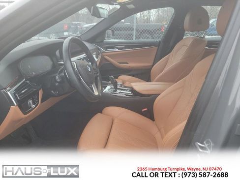 Used 2022 BMW 530i xDrive w/ Premium Package image 2