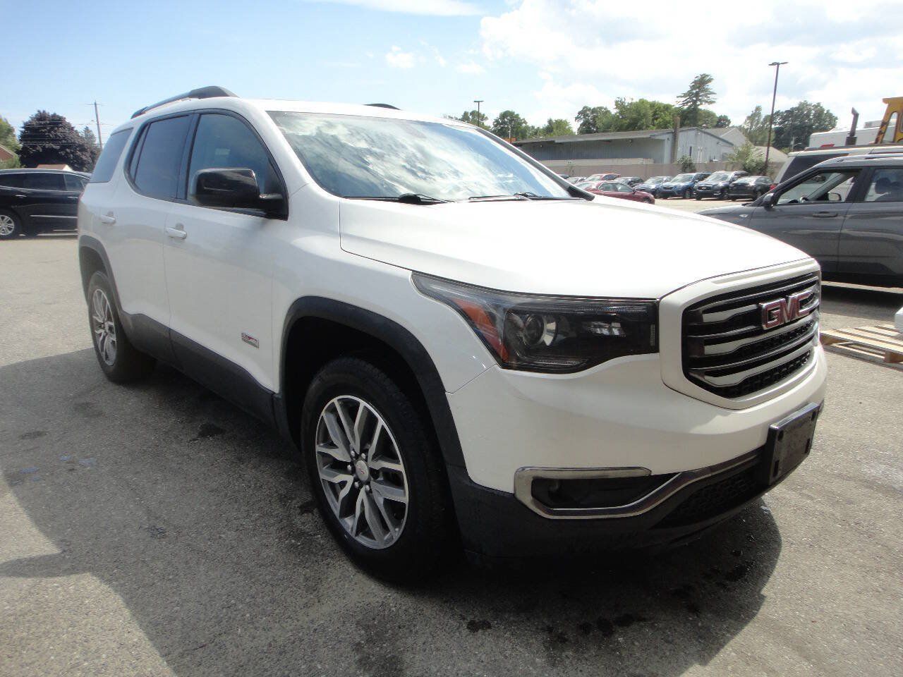 Used 2018 GMC Acadia SLE w/ Driver Alert Package I AWD/4WD image 3