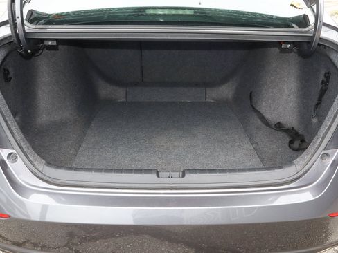 Used 2018 Honda Accord Sport image 9