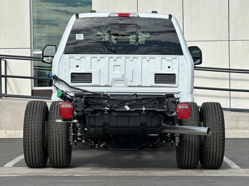 New 2026 Ford F350 XL w/ XL Chrome Package image 4