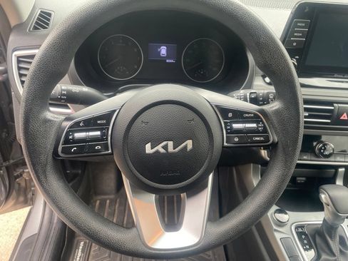 Used 2022 Kia Seltos LX AWD/4WD image 8