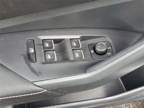 Used 2023 Volkswagen Jetta SE image 14