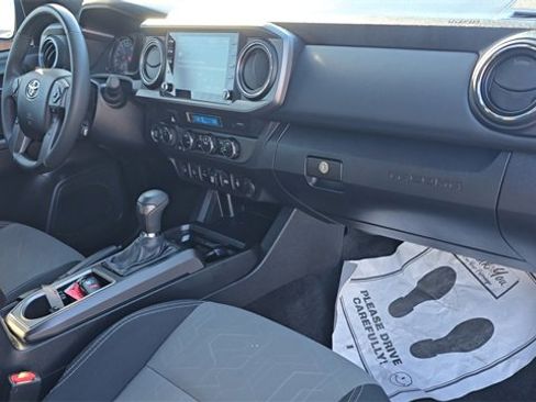 Used 2022 Toyota Tacoma TRD Off-Road image 28