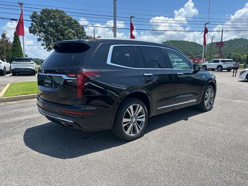 Used 2022 Cadillac XT6 Premium Luxury FWD image 3