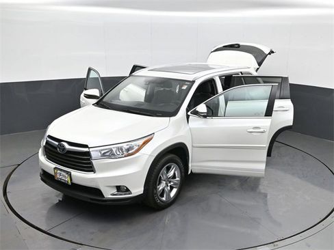 Used 2016 Toyota Highlander Limited Platinum image 31