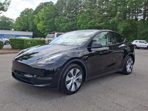 Used 2024 Tesla Model Y Long Range AWD/4WD image 3