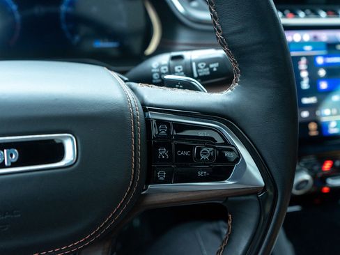 Used 2022 Jeep Grand Cherokee L Summit w/ Luxury Tech Group V image 26