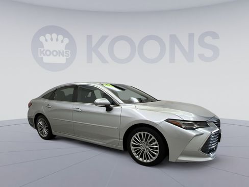 Used 2022 Toyota Avalon Limited image 7