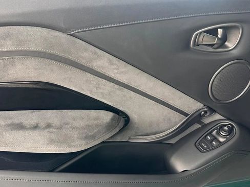 Used 2022 Aston Martin V8 Vantage Coupe image 14