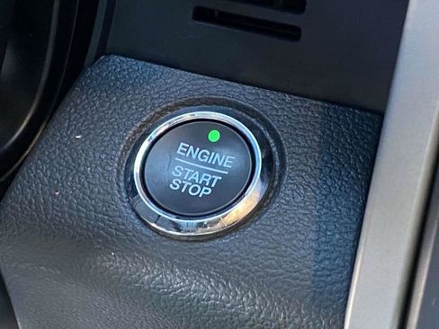 Used 2022 Ford F250 Lariat w/ Black Appearance Package image 25