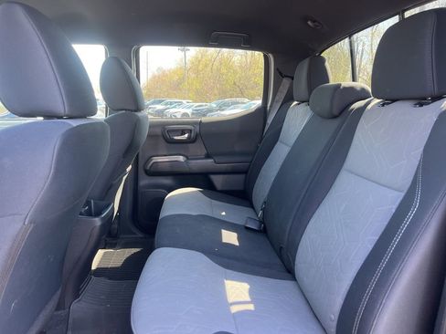 Used 2023 Toyota Tacoma TRD Sport AWD/4WD image 4