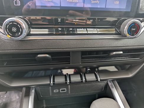 Used 2024 Chevrolet Colorado Trail Boss w/ Advanced Trailering Package image 18