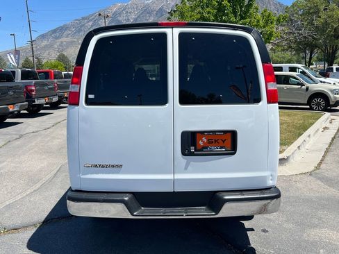 Used 2020 Chevrolet Express 3500 LT w/ LT Preferred Equipment Group RWD image 11