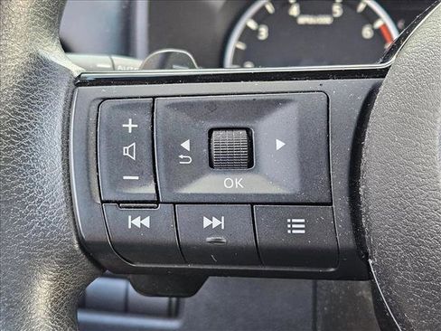 Used 2021 Nissan Rogue SV FWD image 14